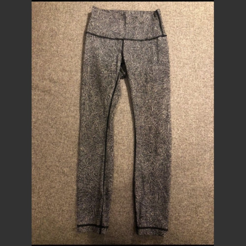 7/8 Cropped Lululemon Black Patterned leggings